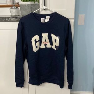 NWT Navy Gap crew sweatshirt no flaws smoke free cotton/polyester blend